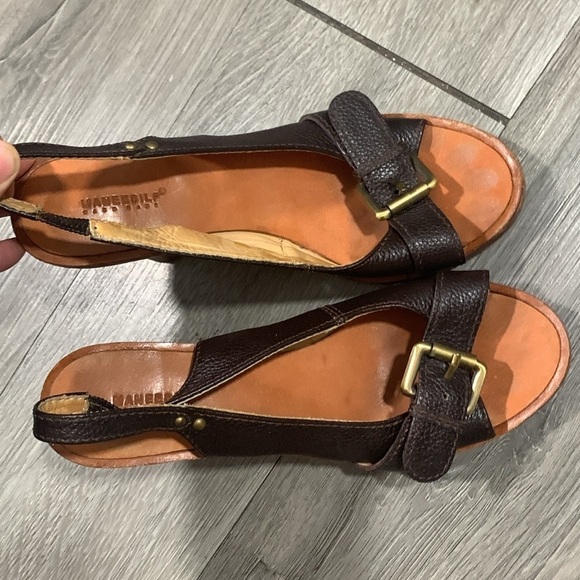 Maneesilp Handmade Deep Brown Leather Wood Heel Sandals with Gold Details - Picture 2 of 12